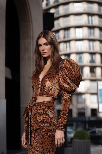 Brezilya ünlü top model Marianne Fonseca, Paris Moda Haftası'nda RaisaVanessa tasarımı kıyafetleriyle boy gösterdi