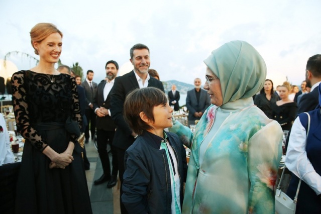 Cumhurbaşkanı Erdoğan Sanat ve Spor Dünyasının Ünlü İsimleriyle Buluştu