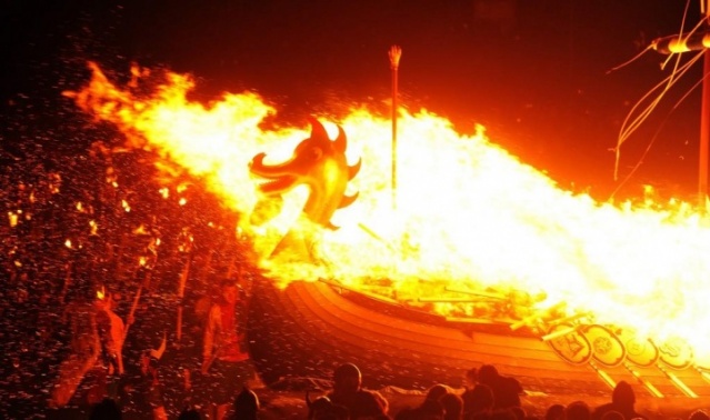 Avrupa’nın En Büyük Ateş Festivali: Up Helly Aa