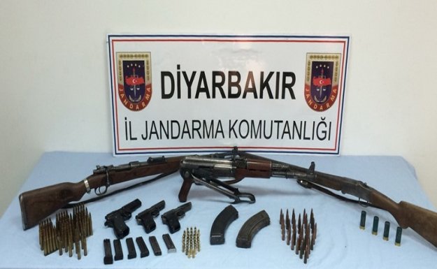 Diyarbakır'da silah kaçakçısının deposu basıldı, cephanelik çıkarıldı 