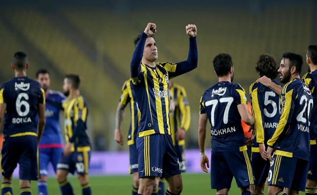 Fenerbahçe, Beşiktaş'ın Ensesinden Ayrılmıyor  