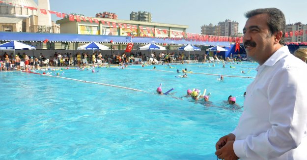 Çukurova'da 7 Bin 500 Çocuk Yüzme Öğrenecek