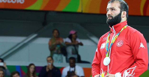 Milli Güreşçi Selim Yaşar Rio'da Gümüş Madalya Kazandı