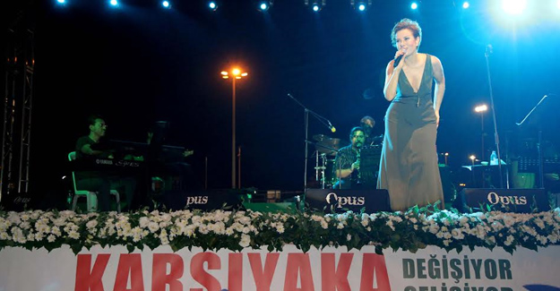 Zuhal Olcay Yeni Yaşını Karşıyaka'da Sahnede Kutlayacak