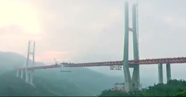 Çin’de Dünyanın En Yüksek Köprüsü Bitmek Üzere