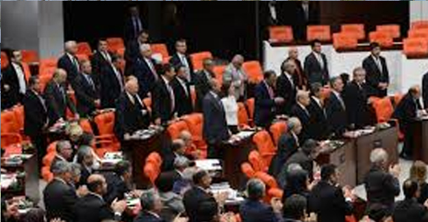 Yeni Yasama Yılı Açılışında HDP'liler Cumhurbaşkanı Erdoğan İçin Ayağa Kalkmadı