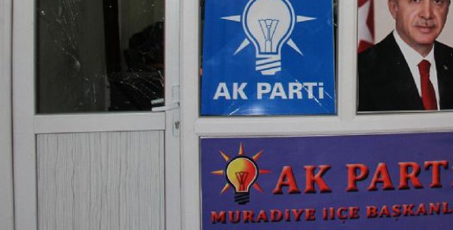 AK Parti Muradiye ilçe Başkanlığı Binasına Bombalı Saldırı