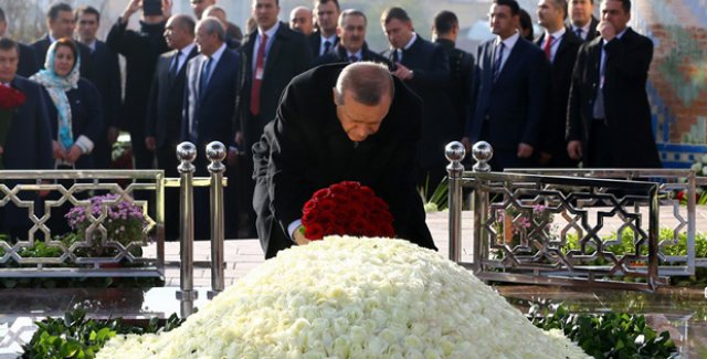 Cumhurbaşkanı Erdoğan, Özbekistan’ın Birinci Cumhurbaşkanı Kerimov'un Kabrini Ziyaret Etti
