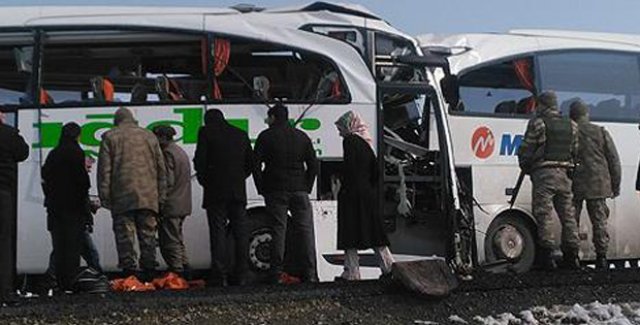 Iğdır'da İki Yolcu Otobüsü Çarpıştı