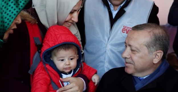 Cumhurbaşkanı Erdoğan İstanbul'da Evet ve Hayır Stantlarını Ziyaret Etti