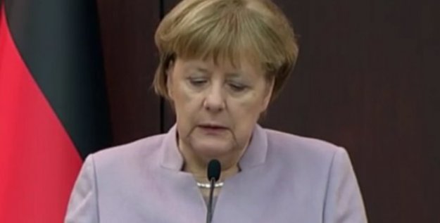 Merkel Tunus İle Göç Ve Mülteci Anlaşmasını İmzaladı