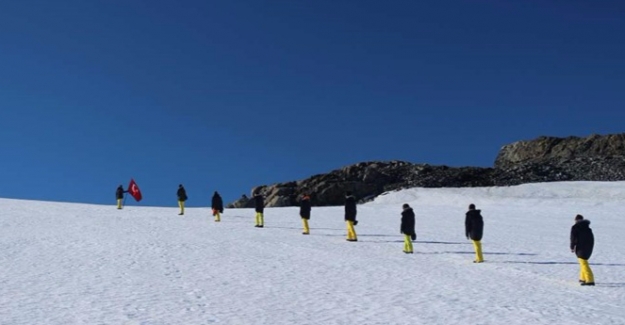 Türk Bilim Adamları Antartika’dan Selam Yolladı