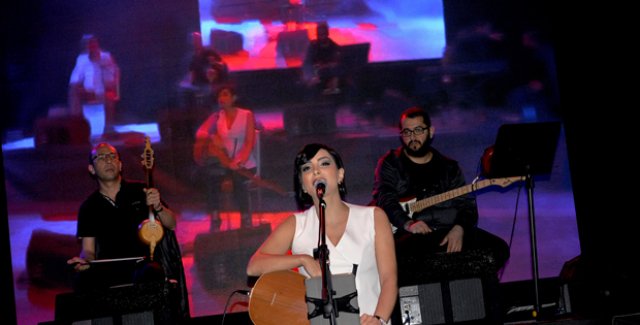 Özlem Özdil’den Türkü Dolu Bir Konser