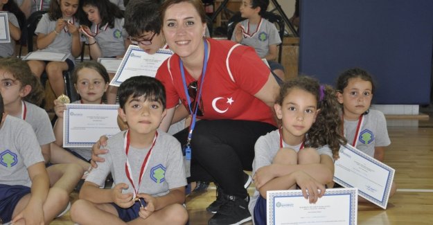 Bakırköy’de Yaz Spor Okuluna Katılan Çocukların Madalya Sevinci