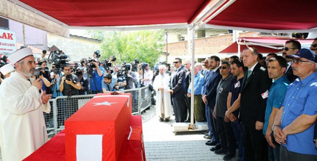 Cumhurbaşkanı Erdoğan, Şehit Albay Peker'in Cenaze Törenine Katıldı