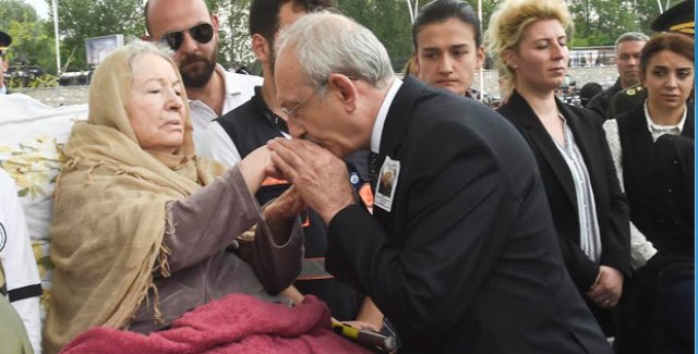 Kılıçdaroğlu Şehit Küçükdemirkol’un Cenaze Törenine Katıldı