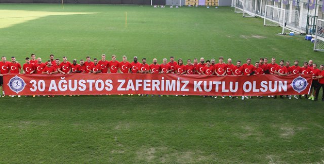 Osmanlıspor, 30 Ağustos Zafer Bayramı’nı kutladı