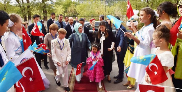 Emine Erdoğan, Astana Çocuk Evi ve Yetimhanesini Ziyaret Etti