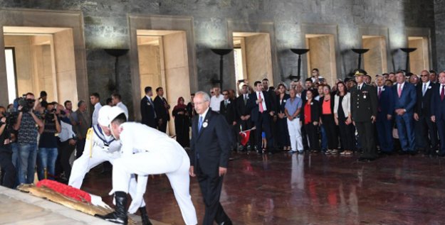 Kılıçdaroğlu Başkanlığındaki Heyet Anıtkabir’i Ziyaret Etti