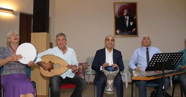 Bakırköy Belediye Başkanı Kerimoğlu Atatürk’ün Sevdiği Şarkıları Söyledi