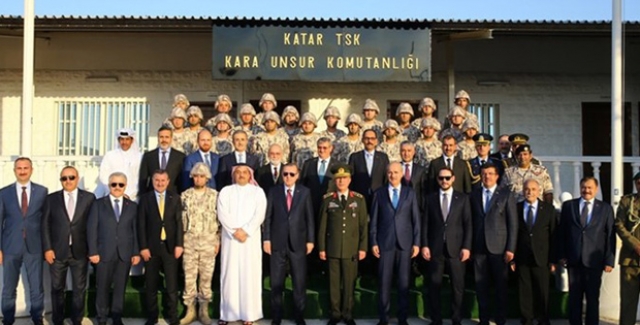Cumhurbaşkanı Erdoğan Ve Orgeneral Akar’dan Katar’daki TSK Gücüne Ziyaret