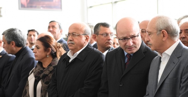 Kılıçdaroğlu İlhan Cihaner’in Ağabeyinin Cenaze Törenine Katıldı