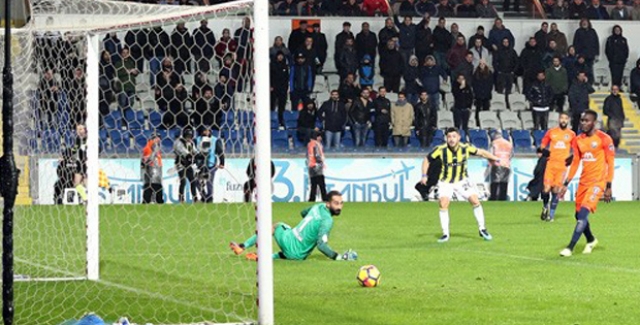 Fenerbahçe Lideri 2-0 Mağlup Etti