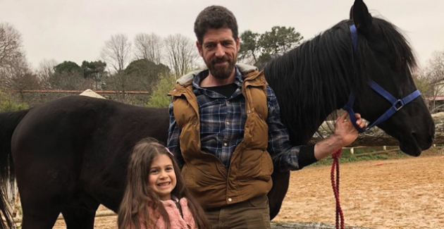 Vizyona Günler Kala Baba Kız At Çiftliğinde Buluştu