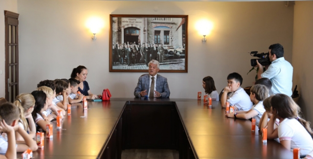 Başkan Acar Çocuklara Belediye Yönetimini Anlattı