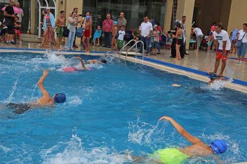 Ataşehirli Çocuklar Yüzme Kursunu Yarışla Tamamladı