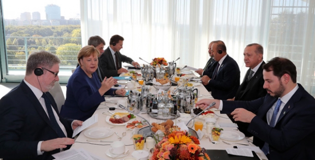Cumhurbaşkanı Erdoğan, Merkel İle Çalışma Kahvaltısında Bir Araya Geldi