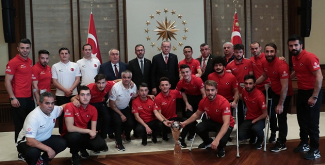 Cumhurbaşkanı Erdoğan, Ampute Futbol Millî Takımı’nı Kabul Etti