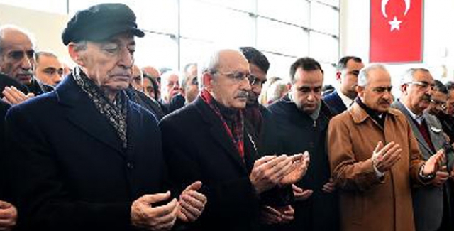 Kılıçdaroğlu, CHP Elazığ Milletvekili Gürsel Erol'un Annesinin Cenaze Törenine Katıldı