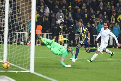 Fenerbahçe 10 Kişi Kalan Atiker Konyaspor'u Yenemedi