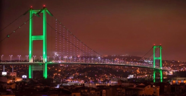 Asya İle Avrupa'yı Birleştiren İstanbul'daki Köprüler Pakistan Bayrağının Renkleriyle Işıklandırılacak