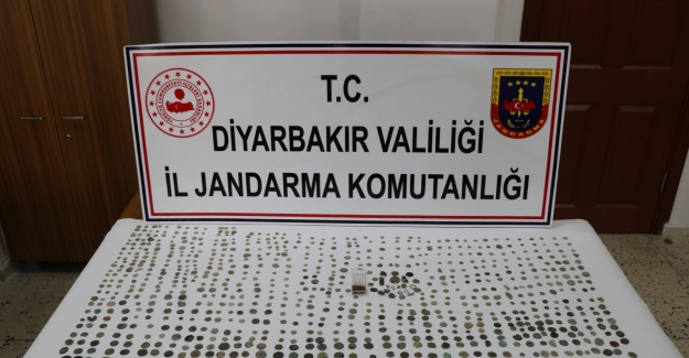 Diyarbakır'da Çok Sayıda Tarihi Eser Ele Geçirildi