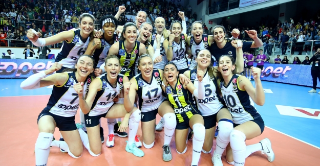 Fenerbahçe Opet, AXA Sigorta Kupa Voley'de Finalde