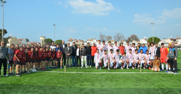 Liseler Arası Futbol Müsabakaları Kuşadası’nda Yapıldı