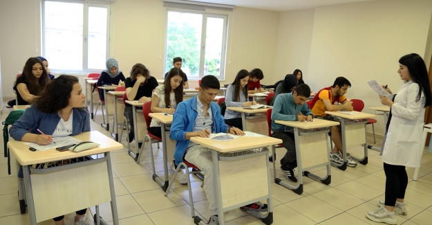 Ataşehir Belediyesi 600 Genci Üniversiteye Hazırlıyor