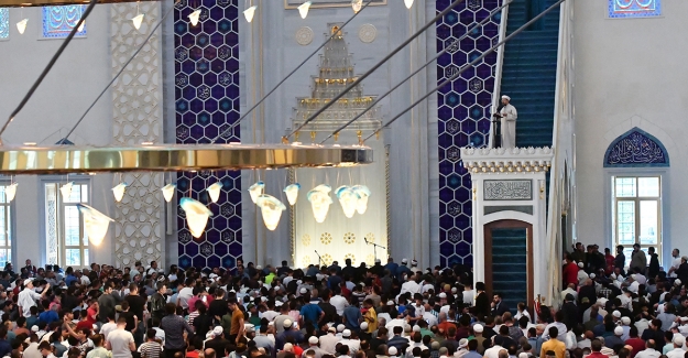 Diyanet İşleri Başkanı Erbaş, Büyük Çamlıca Camii’nde Bayram Hutbesi İrad Etti