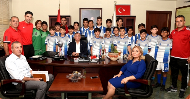 Seyhan Belediyespor U-12 Ve U-13 Futbol Takımları Şampiyon Oldu