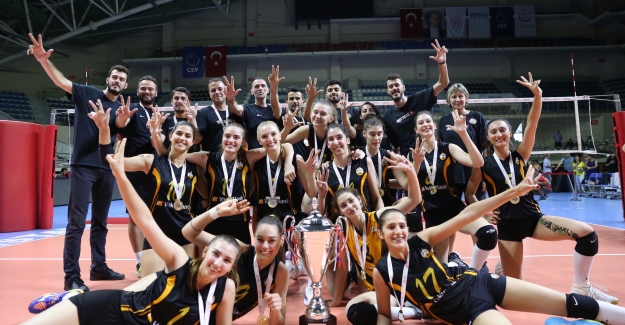 Vakıfbank Genç Takımı Üst Üste Üçüncü Kez Türkiye Şampiyonu