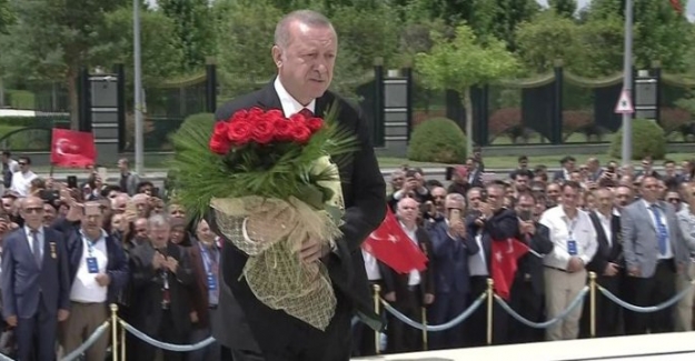 Cumhurbaşkanı Erdoğan, 15 Temmuz Şehitler Anıtı'nı Ziyaret Etti