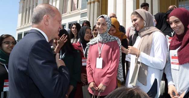 Cumhurbaşkanı Erdoğan, TURKEN Vakfı'nın Misafiri Olarak Türkiye'ye Gelen Amerikalı Öğrencileri Kabul Etti