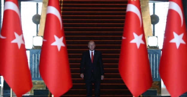 Cumhurbaşkanı Erdoğan, Cumhurbaşkanlığı Külliyesinde Tebrikleri Kabul Etti