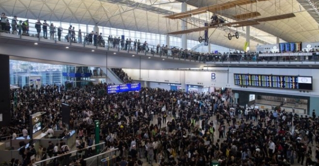 Hong Kong Havaalanındaki Şiddete Kınama