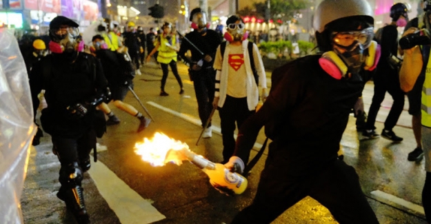 Hong Kong Yönetimi Ve Polisinden Şiddet Eylemlerine Kınama