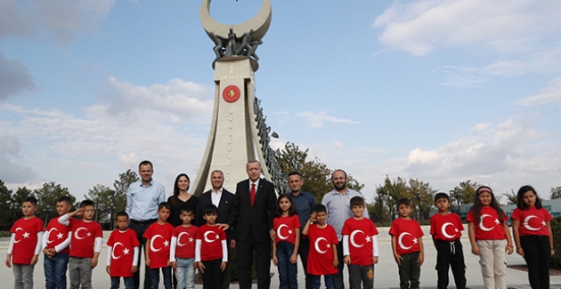 Cumhurbaşkanı Erdoğan, Vezirköprü Meşeli Köyü'nden Gelen İlkokul Öğrencilerini Kabul Etti