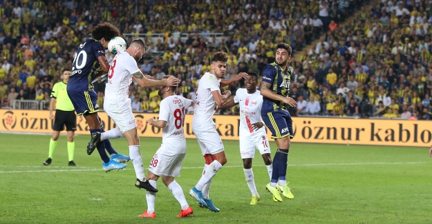 Fenerbahçe Evinde Antalyaspor'a Boyun Eğdi