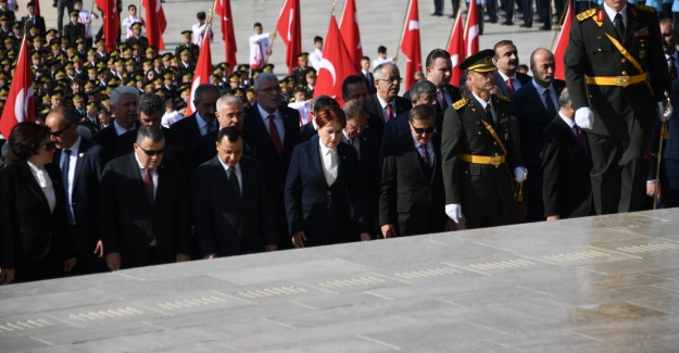 İYİ Parti Genel Başkanı Akşener Devlet Erkanı İle Anıtkabir'de Düzenlenen Törene Katıldı